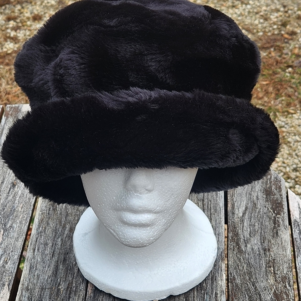 Arlin Faux Fur Bucket Hat